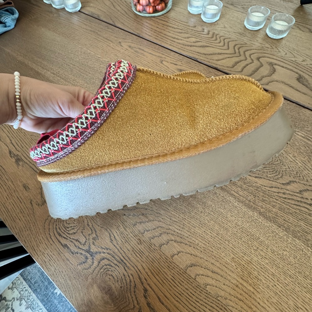 Item: French Connections Tan & Red Platforms Size: 7 
Condition: Gently-Used